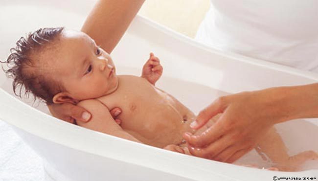 Comment donner le bain à un nouveau-né ? - Tiniloo