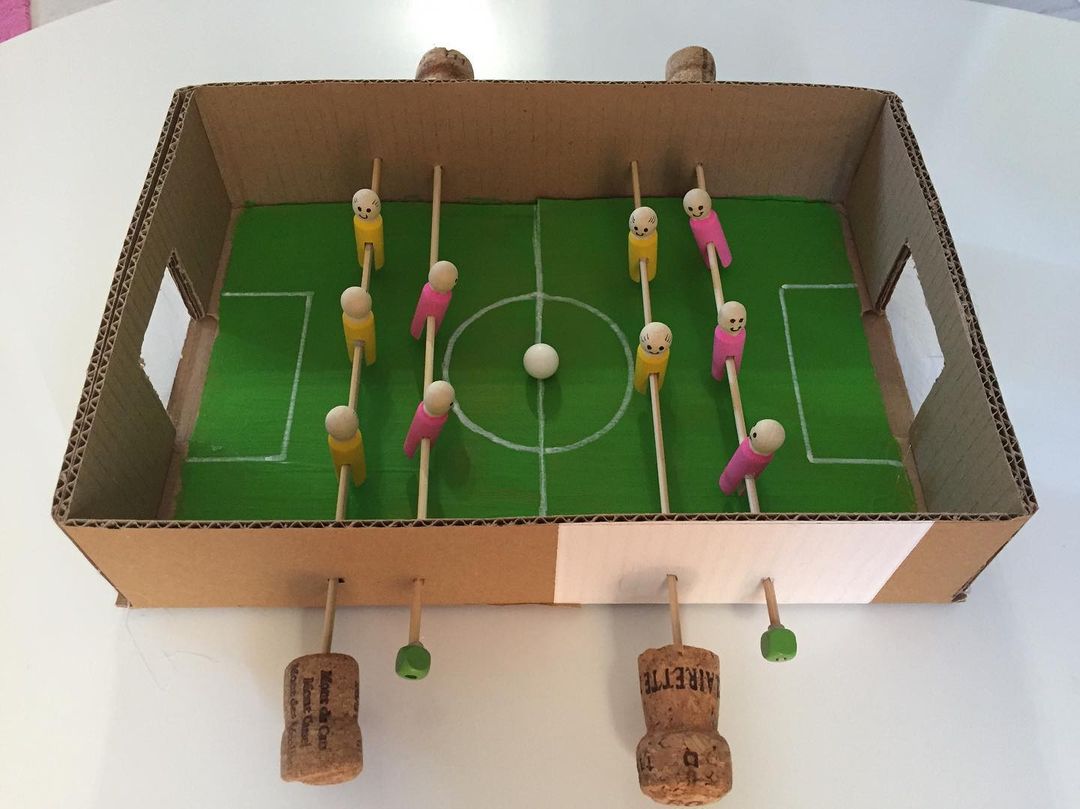 DIY : baby-foot en carton - Tiniloo